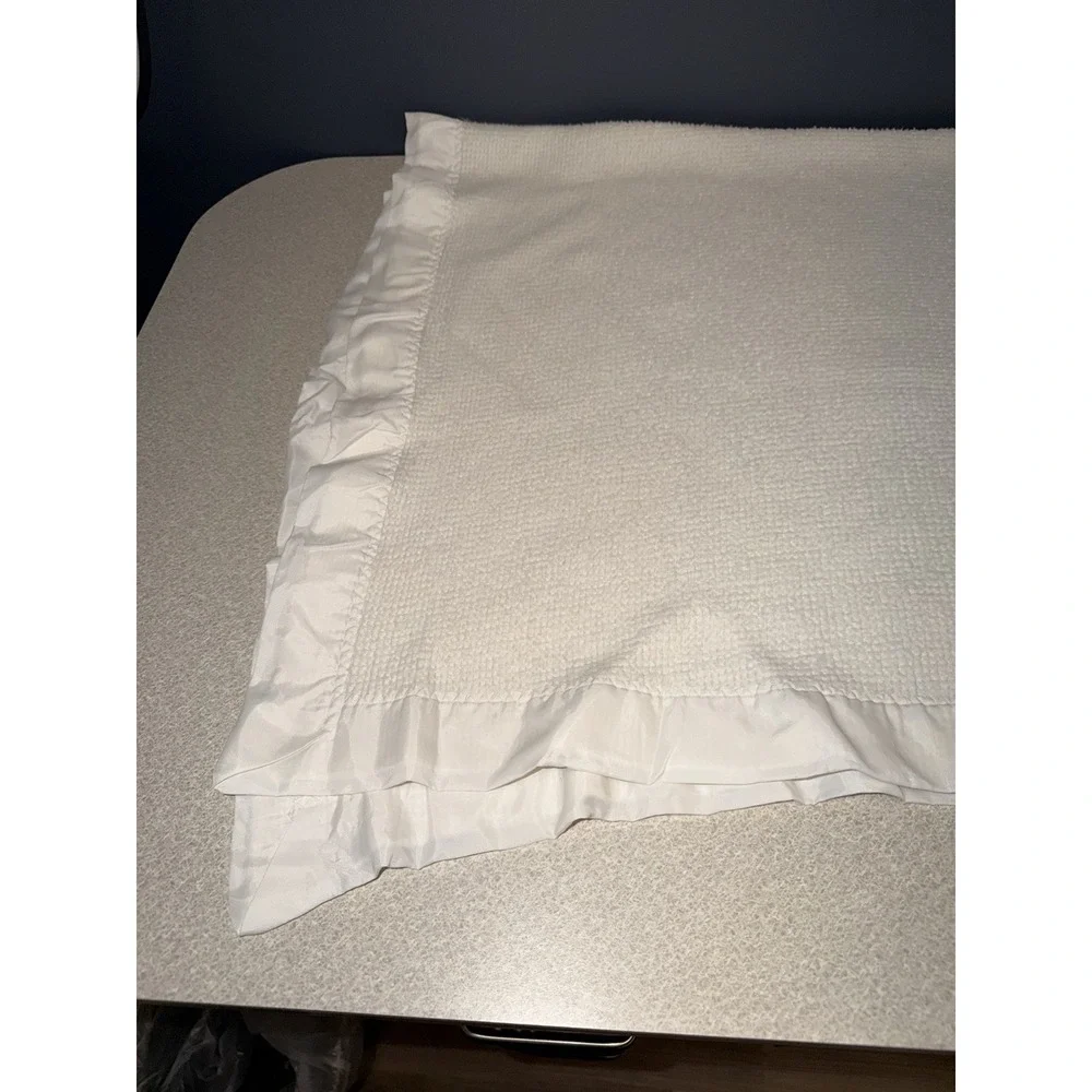 Vtg White Acrylic Thermal Waffle Weave Baby Blanket Satin Nylon Trim  36